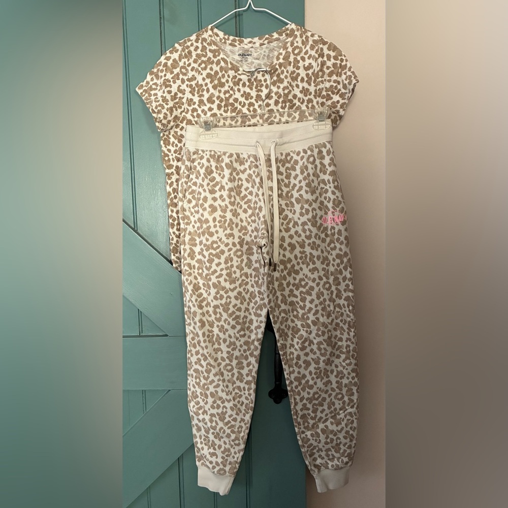 Old Navy Women’s Leopard Print Pajama Set in Brown and White Size XS